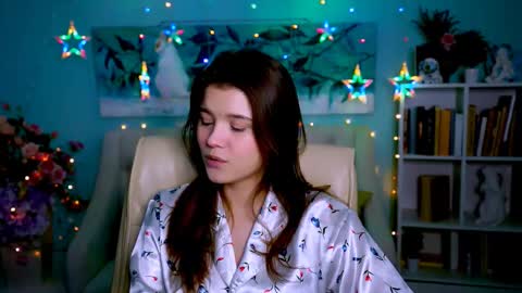 Snapshot of evathopson chatting on 03-04-25, 08:02 Eva  next stream -  - 1600 UTC2000  online show from 03-04-25, 08:02