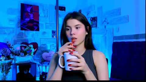 Snapshot of evathopson chatting on 03-06-25, 04:08 Eva  next stream -  - 1600 UTC2000  online show from 03-06-25, 04:08