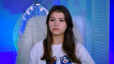 Snapshot of evathopson chatting on 10-26-25, 04:07 Eva  next stream -  - 1600 UTC2000  online show from 10-26-25, 04:07