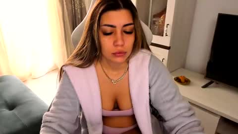 eveeevian online show from 02-12-25, 09:52