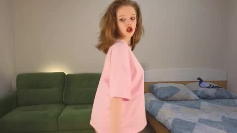 Snapshot of eveleen_soleen chatting on 09-25-25, 01:15 Eveleen online show from 09-25-25, 01:15