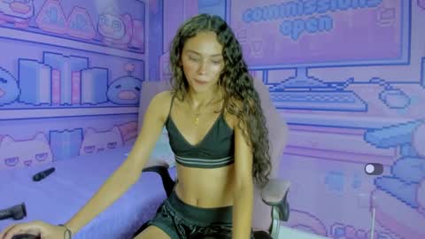 Snapshot of evelin_shy chatting on 12-24-24, 07:17 Evelin online show from 12-24-24, 07:17