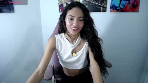 Snapshot of evelin_shy chatting on 12-28-24, 03:26 Evelin online show from 12-28-24, 03:26