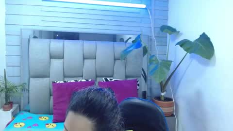 evelin zaens online show from 04-21-26, 04:08