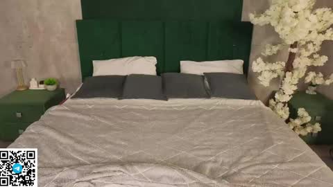 Evelina online show from 04-30-26, 01:12