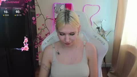 Snapshot of evelinalu chatting on 05-20-26, 01:12 Evelina online show from 05-20-26, 01:12