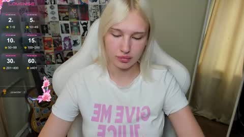 Snapshot of evelinalu chatting on 06-13-26, 01:58 Evelina online show from 06-13-26, 01:58