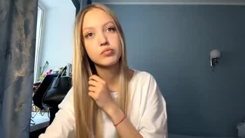 Snapshot of evelinegallucci chatting on 06-09-26, 01:34 Katy online show from 06-09-26, 01:34