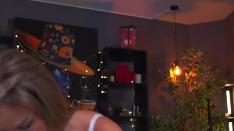 Evelyn online show from 04-02-26, 06:16