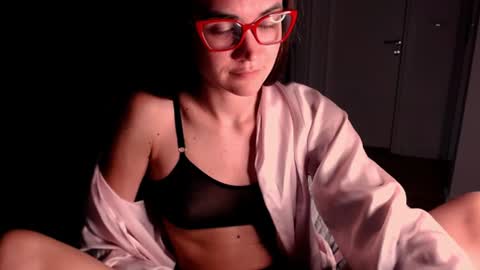 Snapshot of evelyn_gg chatting on 06-18-26, 06:56 Evelyn online show from 06-18-26, 06:56