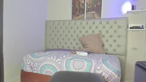 Snapshot of evelyn_jones__ chatting on 09-25-25, 02:43 evelyn_jones__ online show from 09-25-25, 02:43