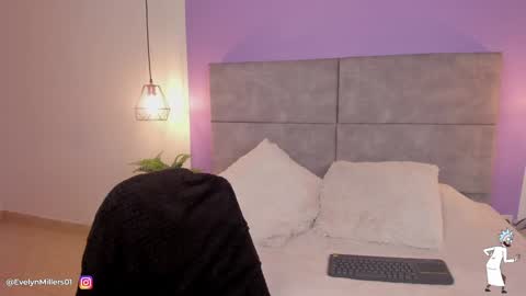 Snapshot of evelyn_millers_11 chatting on 01-26-25, 03:06 Evelyn  online show from 01-26-25, 03:06