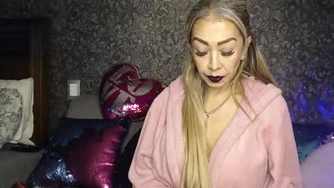 EvelynaGrey online show from 01-07-25, 10:22