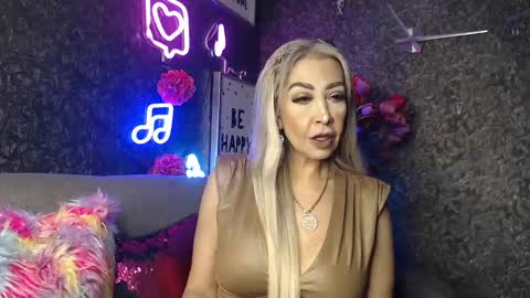EvelynaGrey online show from 01-25-25, 04:23
