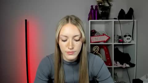evelynblond online show from 05-11-26, 02:45
