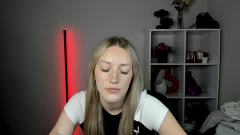 evelynblond online show from 07-31-26, 01:10