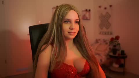 Snapshot of evelyncage_ chatting on 02-14-25, 10:14 evelyncage_ online show from 02-14-25, 10:14