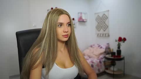 Snapshot of evelyncage_ chatting on 10-12-25, 05:34 evelyncage_ online show from 10-12-25, 05:34