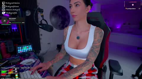 Evelyne online show from 03-12-26, 06:47