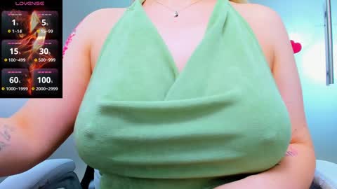 Snapshot of evelyne_rose chatting on 01-27-25, 09:23 evelyne_rose online show from 01-27-25, 09:23