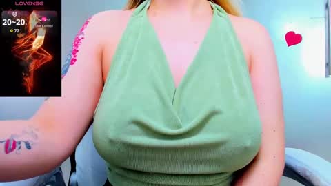 Snapshot of evelyne_rose chatting on 02-28-25, 12:31 evelyne_rose online show from 02-28-25, 12:31