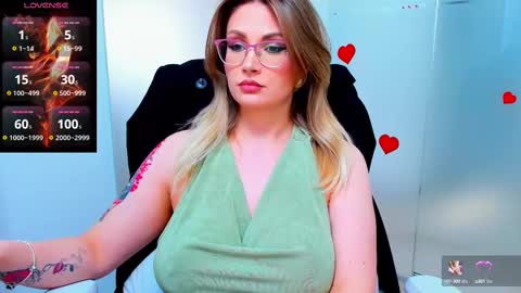 Snapshot of evelyne_rose chatting on 03-12-25, 09:12 evelyne_rose online show from 03-12-25, 09:12