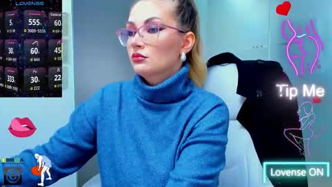 Snapshot of evelyne_rose chatting on 10-18-25, 07:31 evelyne_rose online show from 10-18-25, 07:31