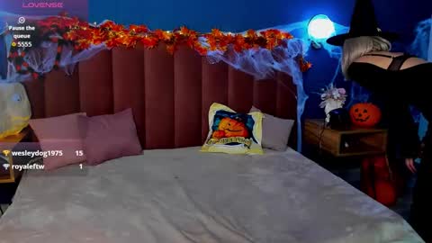 Evelyn online show from 10-23-25, 01:49