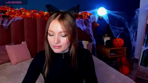 Evelyn online show from 10-24-25, 01:35