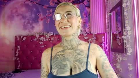 everlyn_sexx online show from 04-18-26, 02:54