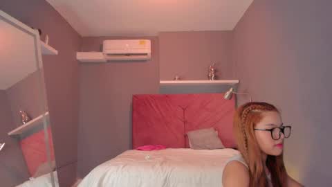 Snapshot of everyh chatting on 09-09-25, 07:57 Sophia online show from 09-09-25, 07:57