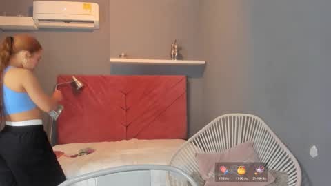 Snapshot of everyh chatting on 10-10-25, 07:46 Sophia online show from 10-10-25, 07:46