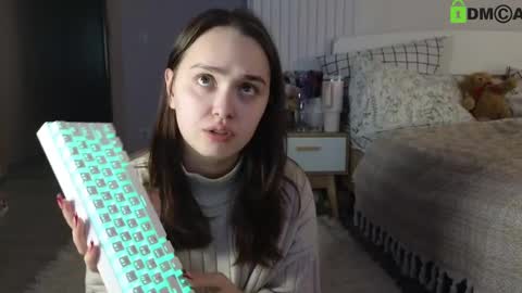 evi_woow online show from 02-21-25, 09:32