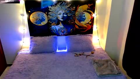 Snapshot of evie99_ chatting on 10-17-25, 03:36 Evie99 online show from 10-17-25, 03:36