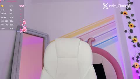 My name is Evie  nice to meet you  really get to know me better private is open  online show from 03-07-25, 08:00