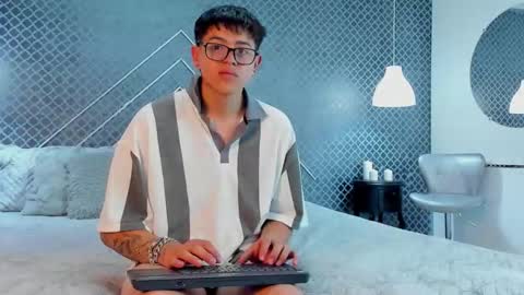 Evie  Denm online show from 12-14-25, 08:35