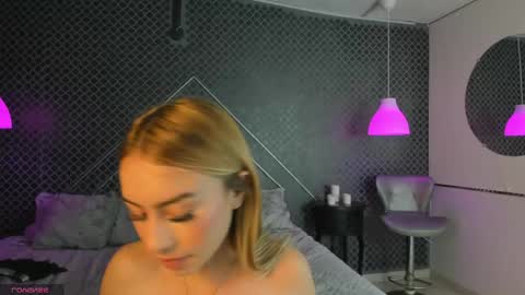 Snapshot of evie_demn chatting on 04-18-26, 08:53 Evie Denm online show from 04-18-26, 08:53