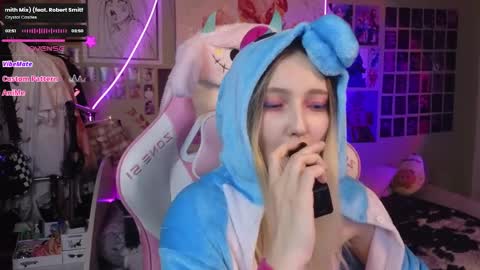 Evie online show from 03-07-25, 08:22