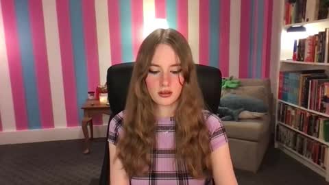 Snapshot of eviecam chatting on 12-18-25, 03:12 Evie3 online show from 12-18-25, 03:12