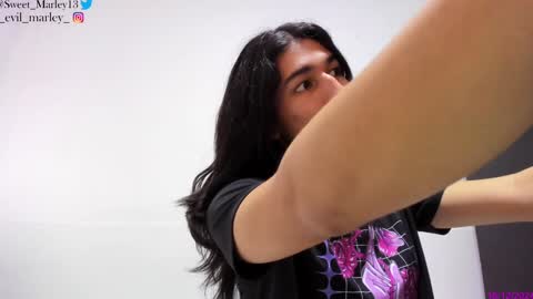 Snapshot of evil_marley chatting on 12-16-24, 01:11 Marley independent model online show from 12-16-24, 01:11