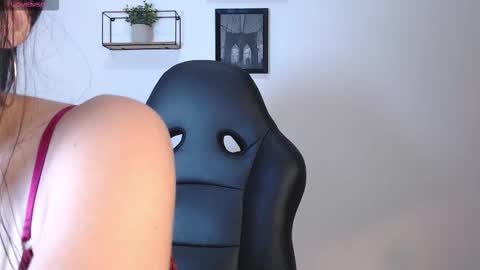 Sofia and David online show from 12-23-25, 03:04