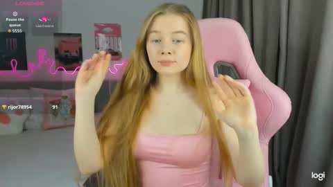 Snapshot of evixie chatting on 02-19-26, 03:57 Eva online show from 02-19-26, 03:57