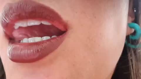 Snapshot of evolethmontenegros chatting on 06-25-26, 03:27 Evoleth online show from 06-25-26, 03:27