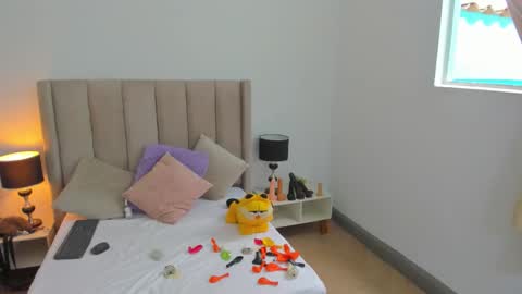 Snapshot of evvaa_moon chatting on 10-04-25, 01:20 evvaa_moon online show from 10-04-25, 01:20