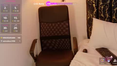 Snapshot of evvaa_moon chatting on 10-17-25, 02:41 evvaa_moon online show from 10-17-25, 02:41