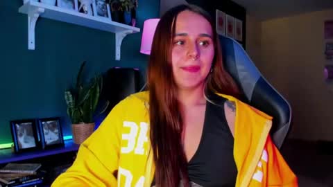 Snapshot of evy_orange1 chatting on 05-02-26, 12:15 EVY online show from 05-02-26, 12:15