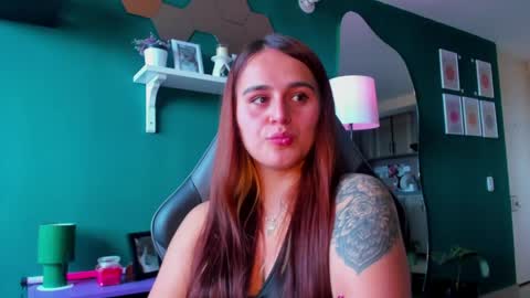 Snapshot of evy_orange1 chatting on 05-15-26, 06:26 EVY online show from 05-15-26, 06:26