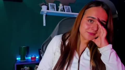 Snapshot of evy_orange1 chatting on 05-20-26, 12:28 EVY online show from 05-20-26, 12:28