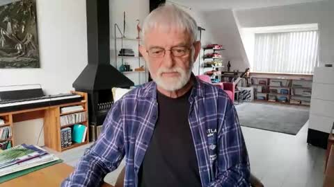Snapshot of ewaldwillems99 chatting on 06-04-26, 01:17 Naaktloper online show from 06-04-26, 01:17