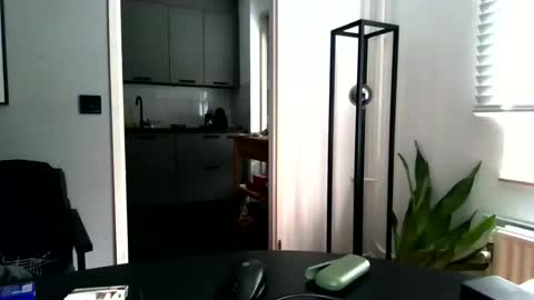 exibist79 online show from 12-18-25, 09:26